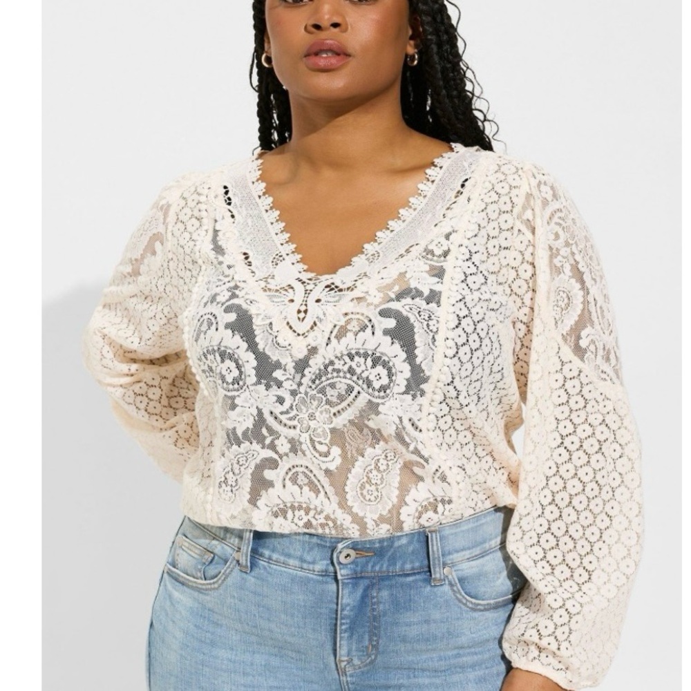 Torrid Cream Lace Mix Long Sleeve V-Neck Blouse Blouse Size 1X